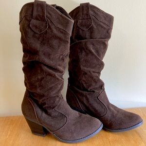 Qupid brown faux suede cowboy boots size 6